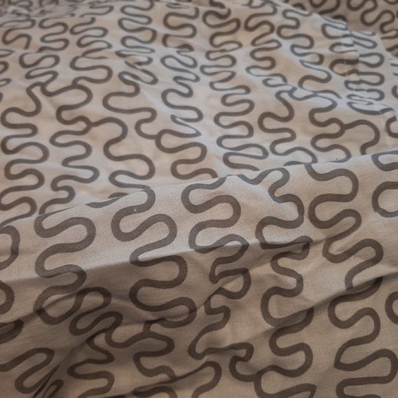 TWIN DUVET COVER, SINGLE SHEET AND 2 PILLOW CASES - Picture 2 of 2